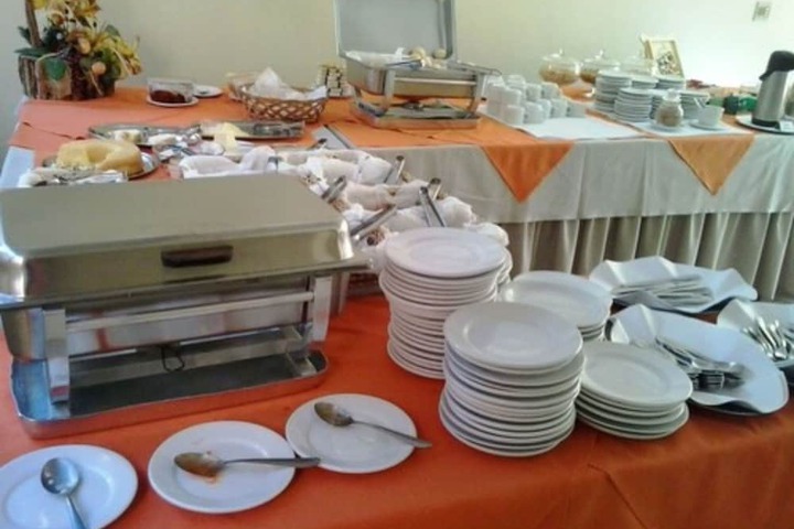Dining 40 of 44