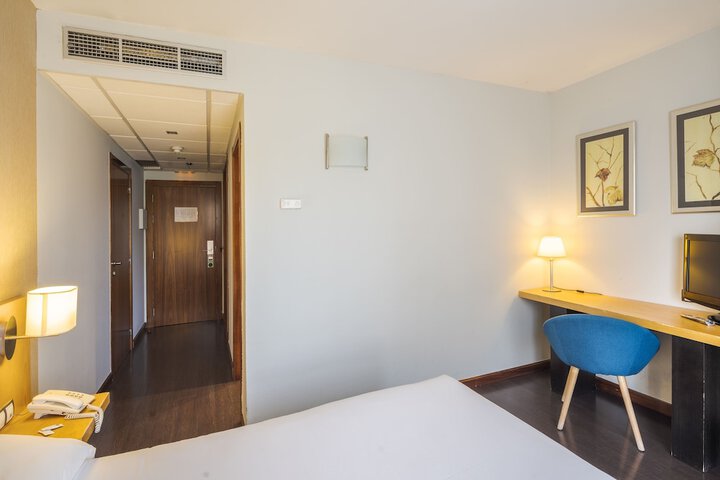 Room 43 of 92
