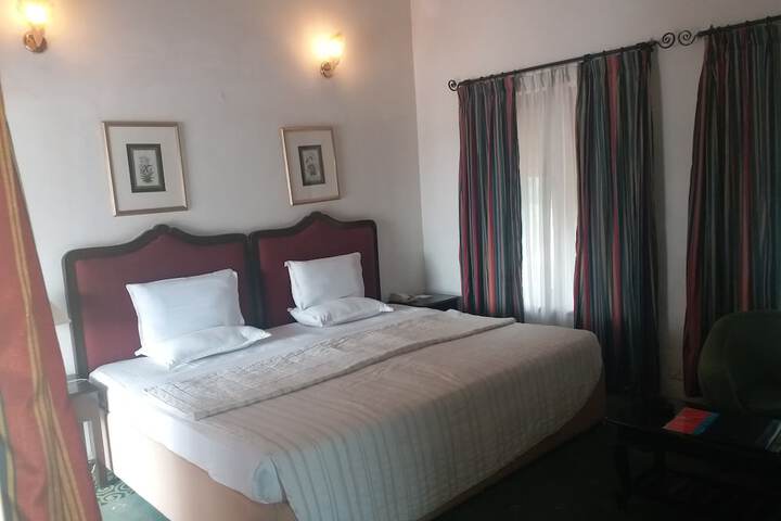 Room 17 of 60