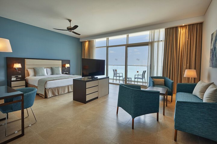 Room 14 of 77