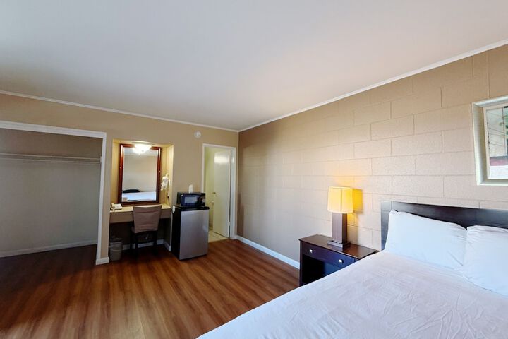Room 33 of 43