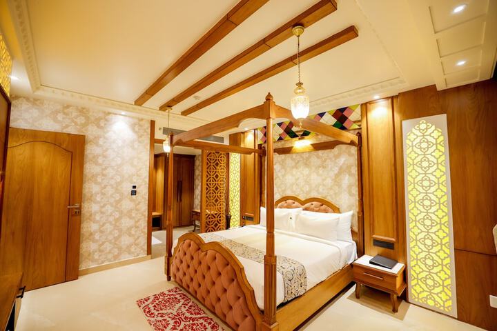 Room 12 of 70