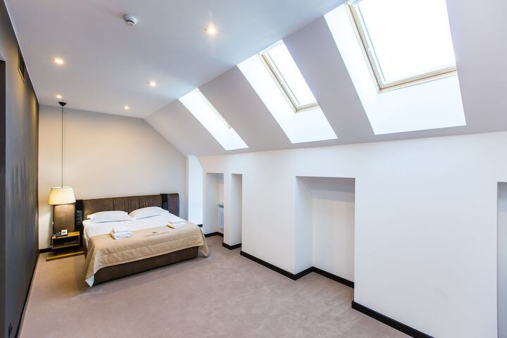 Room 15 of 28