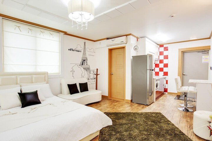 Room 12 of 34