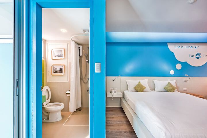 Room 30 of 144