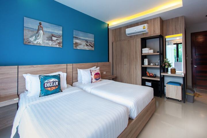 Room 9 of 47