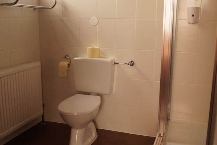 Room 7 of 28