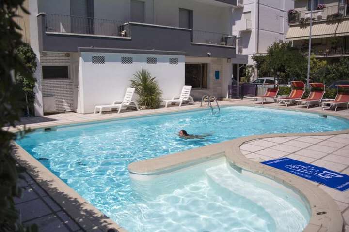 Hotel Pool