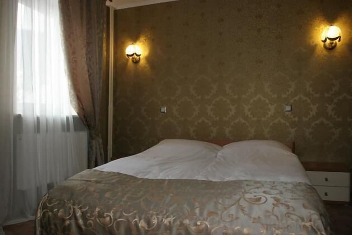 Room 4 of 61