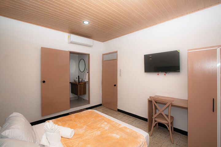 Room 17 of 39