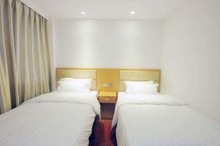 Room 15 of 18