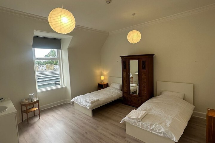Room 11 of 32