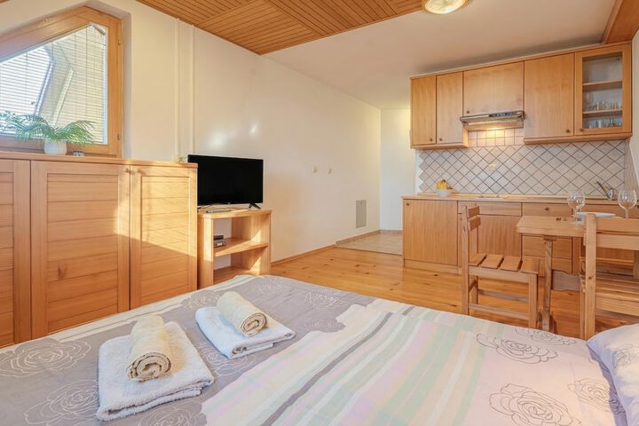 Room 5 of 43
