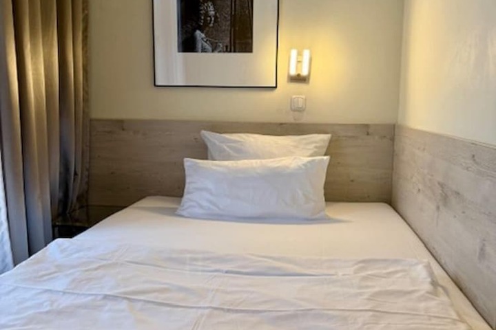 Room 35 of 136