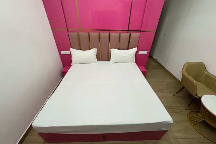 Room 13 of 26