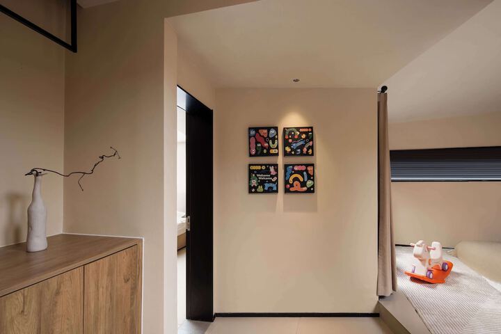 Room 3 of 118