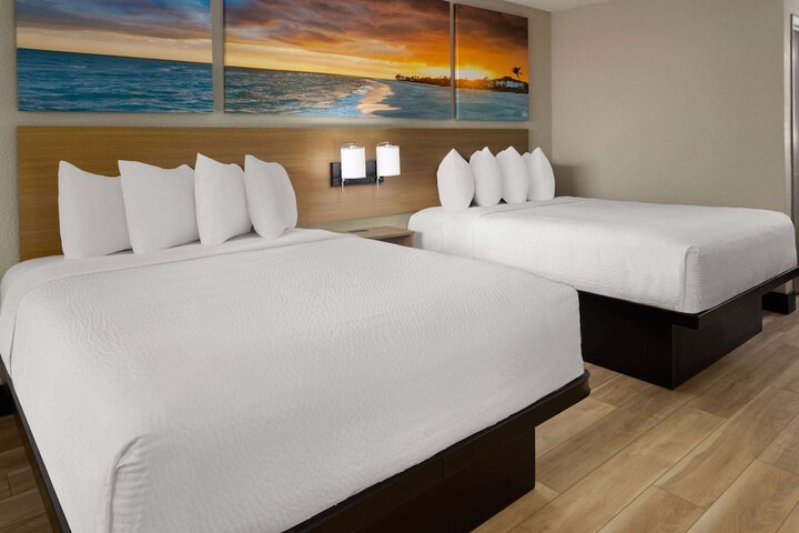 2 Queen Beds Deluxe Room (26 of 29)