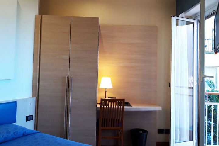 Room 28 of 78