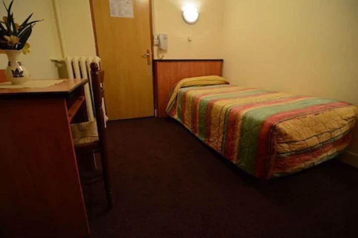Room 53 of 70