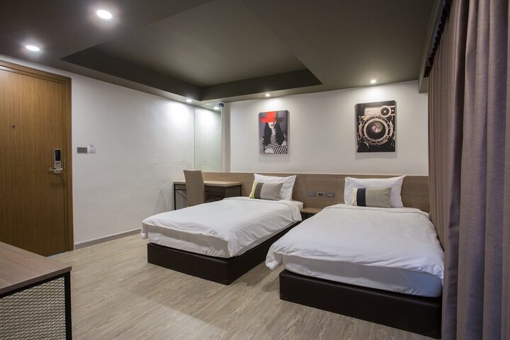 Room 4 of 42