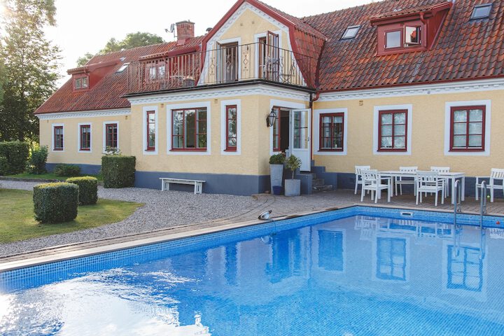 Pool 14 of 63
