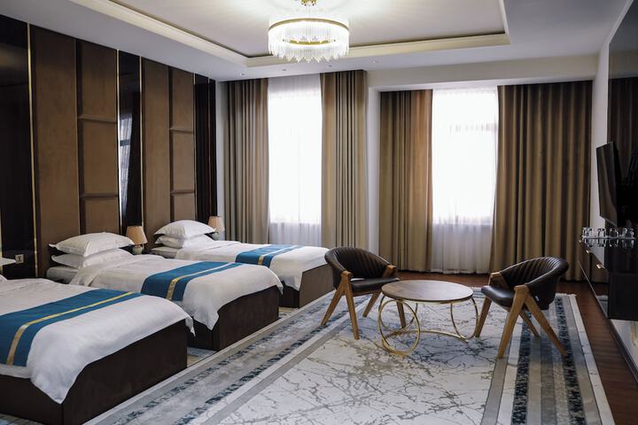Room 11 of 34