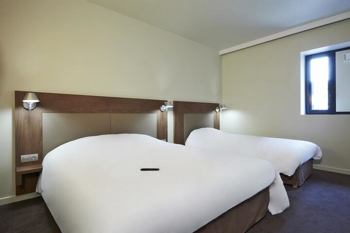 Room 5 of 43