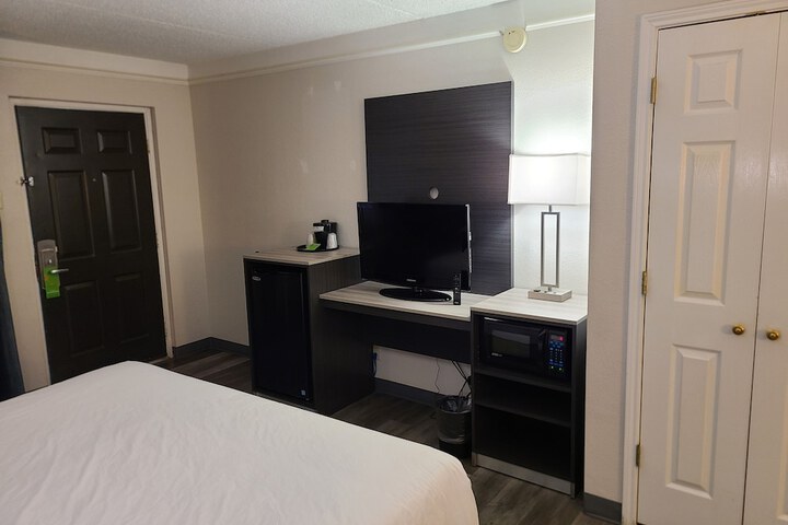 Room 13 of 38