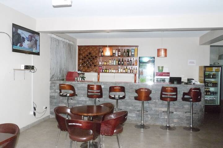 Lounge 23 of 29