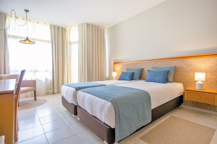 Room 10 of 42
