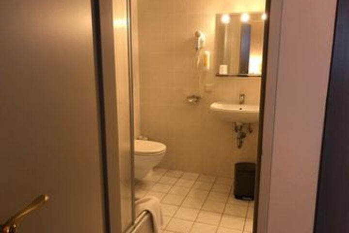 Room 5 of 46