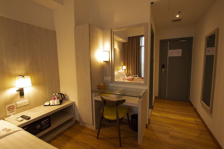 Room 33 of 49