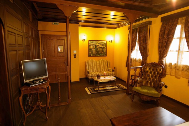 Room 7 of 34