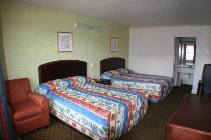 Room 10 of 20
