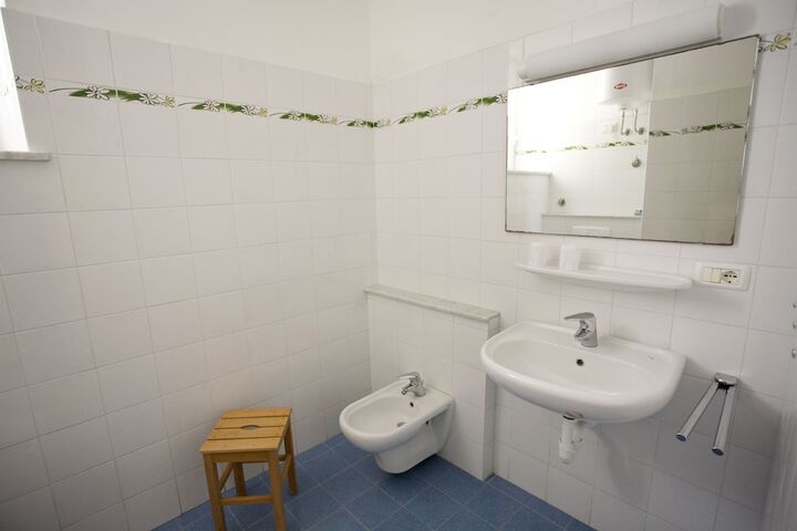Room 25 of 29