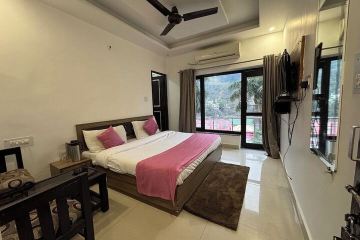 Room 4 of 72