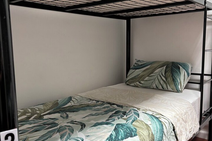 Room 8 of 33