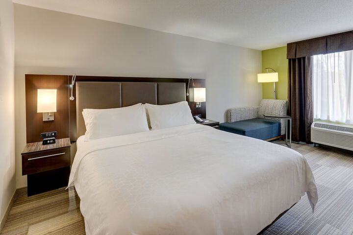 1 King Bed (10 of 14)