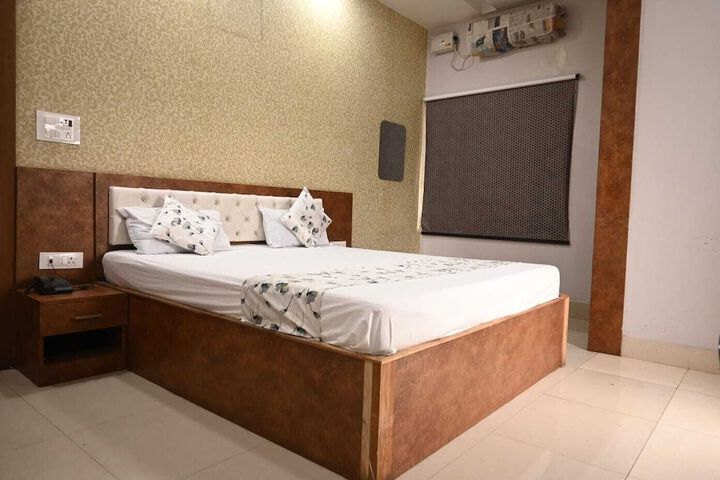 Room 9 of 15