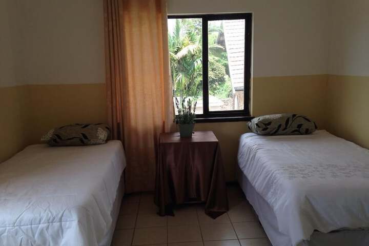 Room 5 of 6