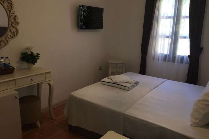 Room 9 of 32