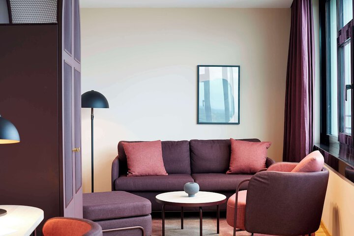 Room 33 of 71
