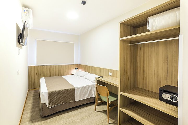 Room 16 of 34