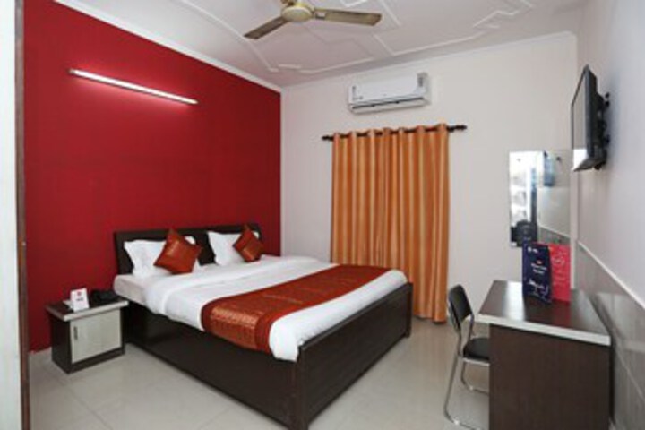 Room 12 of 21