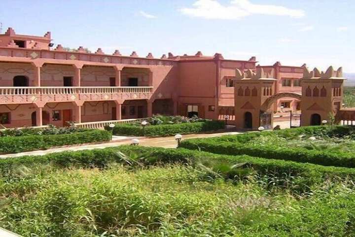 Exterior of Mandar Saghrou Tazakht Hotel
