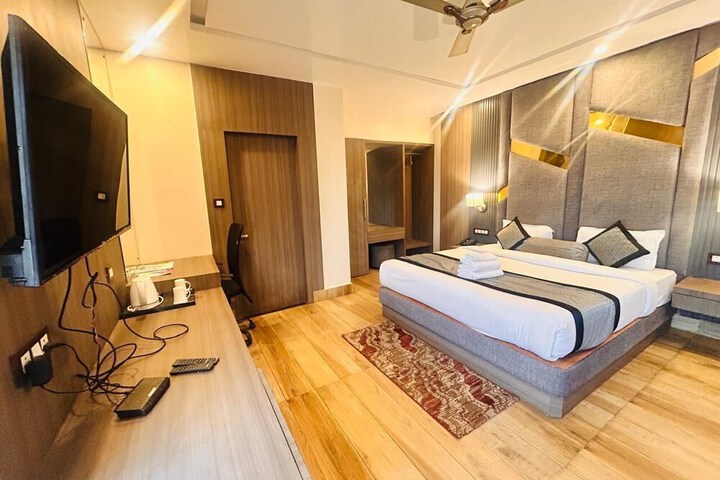 Room 7 of 17