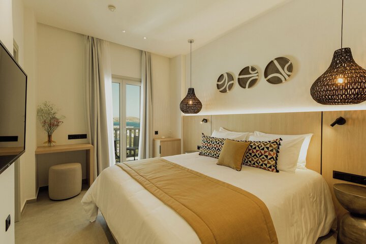 Room 13 of 80