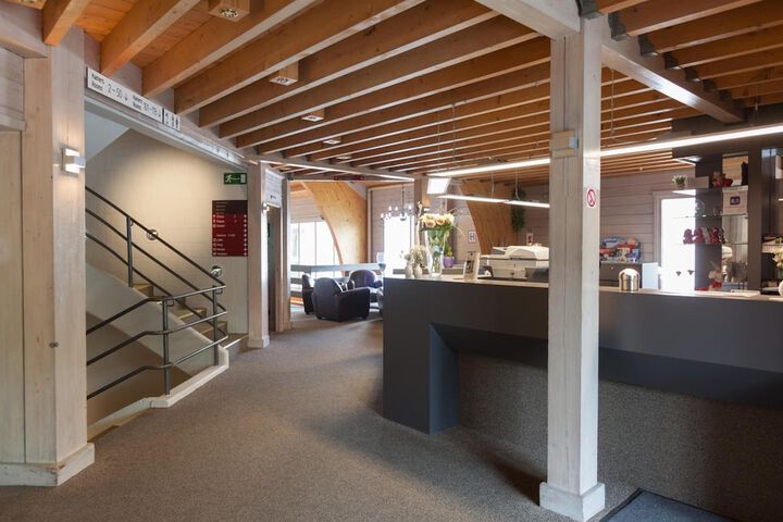 Entrance & Lobby