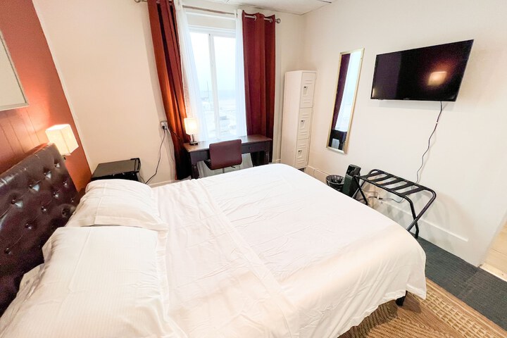 Room 4 of 85