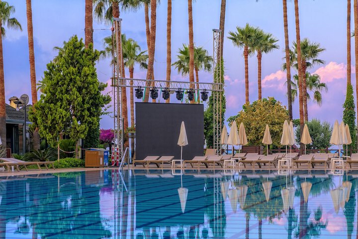 Pools & Facilities